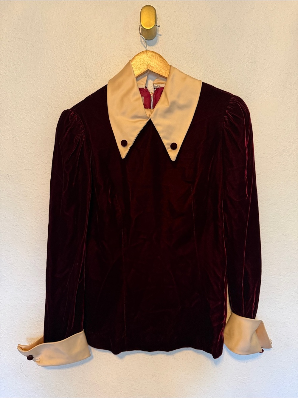 Vintage 40’s velvet satin collar and cuff top